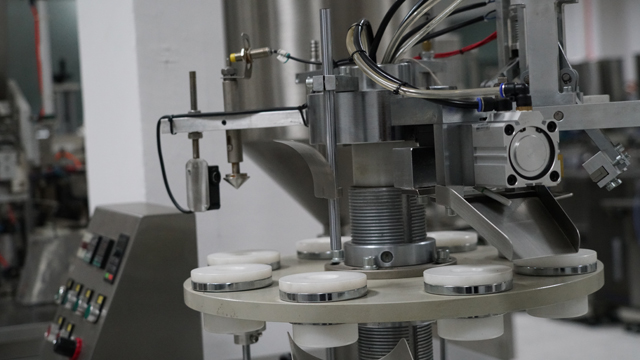 sigillante riempitivo tubo plastica.jpg