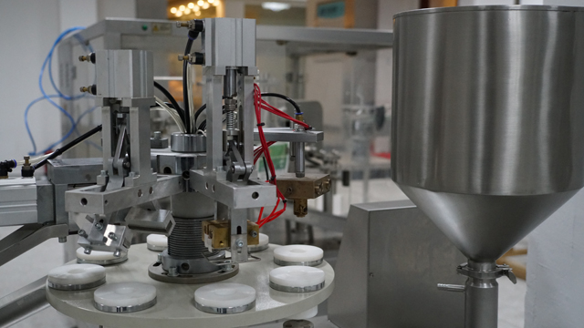 sigillante riempitivo tubo plastica.jpg