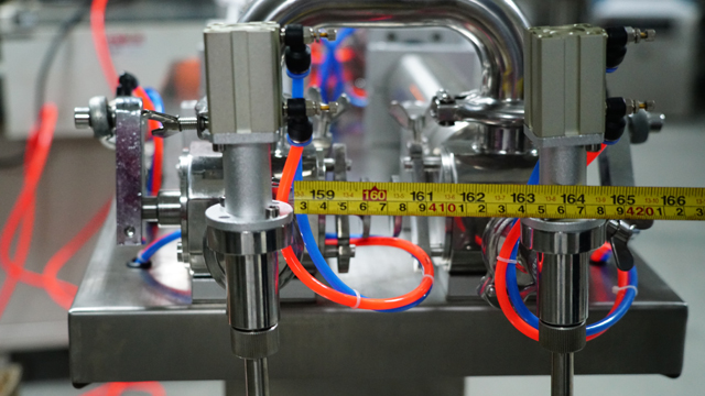 stainless steel connection part for whole filling machines macchina riempitrice con acciaio inox.jpg