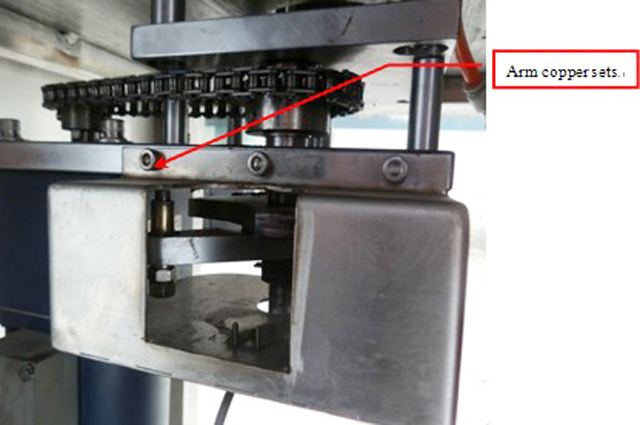 arm copper from capping screw capper equipment set di bracci in rame dalla macchina tappatrice.jpg