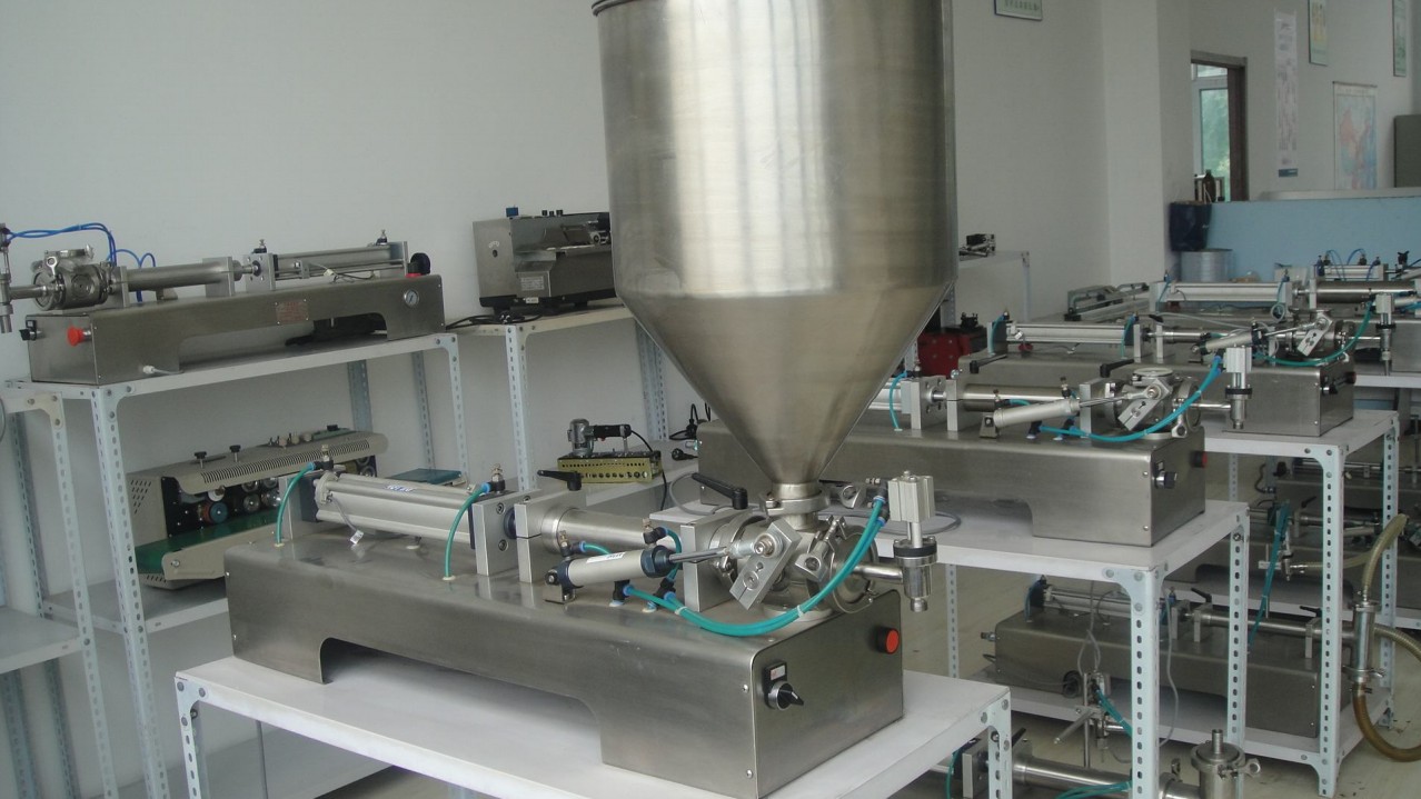 liquid cream lotion filling equipment pneumatic Macchina riempitrice per CREME e LIQUIDI.jpg