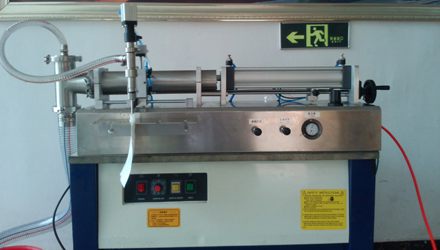 without hopper filling machine RIEMPITRICE PER SACCHI CON BECCUCCIO SENZA TRAMOGGIA.jpg