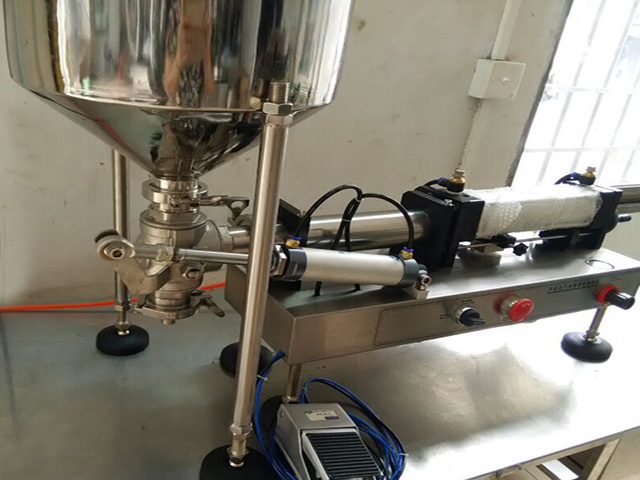 illustrazione della macchina riempitrice.jpg