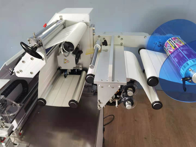 macchina etichettatrice salsiccia (3).jpg