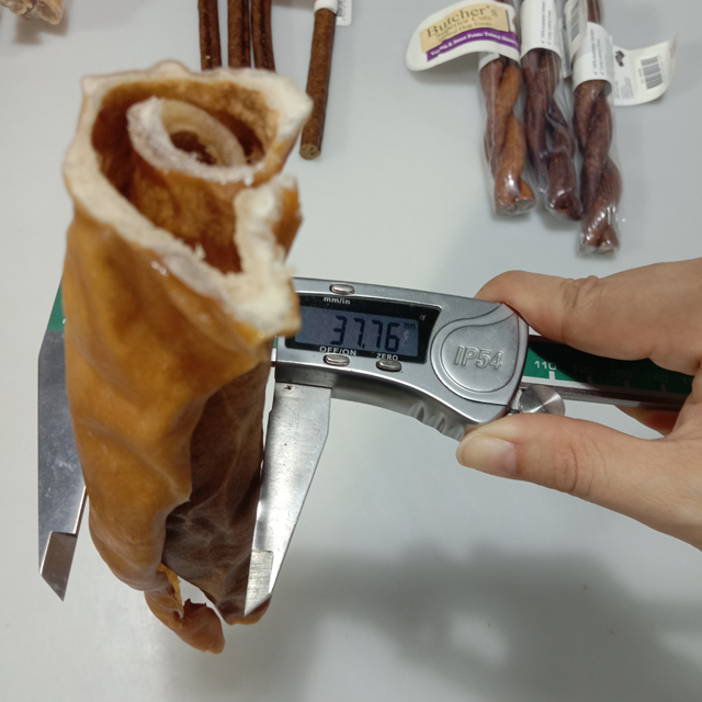 campioni di cibo per cani per etichettatura.jpg