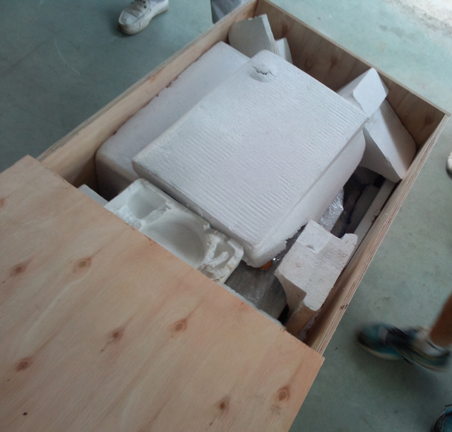 wooden case packaging before ocean shipping imballaggio per etichettatrice.jpg