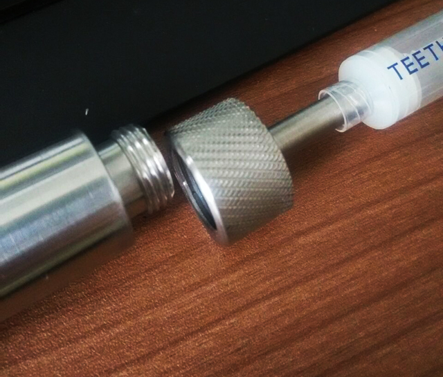 adatta alla testa della siringa.jpg