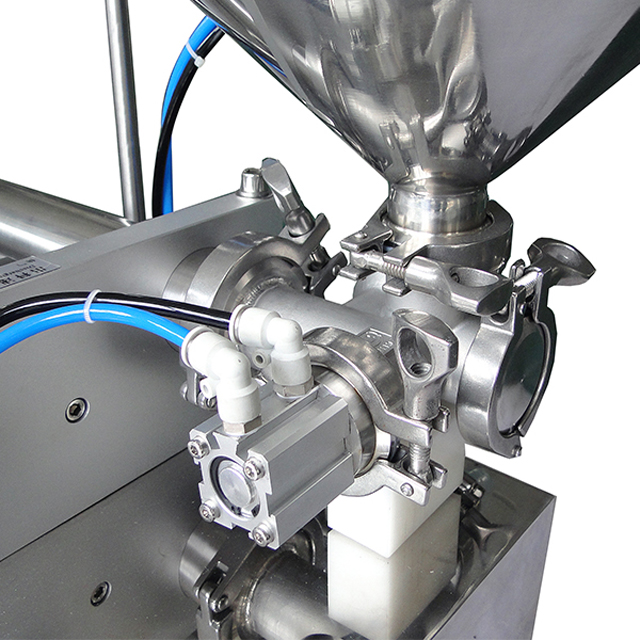 liquid filling machine for lotion shampoo cream Attrezzatura per riempimento shampoo.jpg