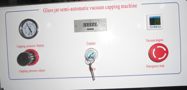 control panel from vacuum capping machines pannello di macchinari per la tappatura sottovuoto.jpg