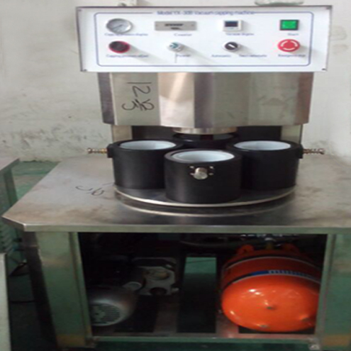 illustration of vacuum capping machine semi automatic illustrazione per la tappatura sottovuoto.jpg