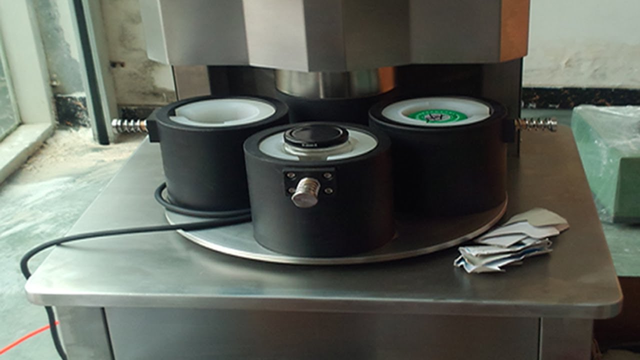 four heads vacuum capping machine semi automatic manuale della capsulatrice sottovuoto.jpg