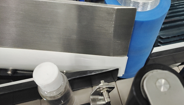 processo di etichettatura per bottiglie.jpg