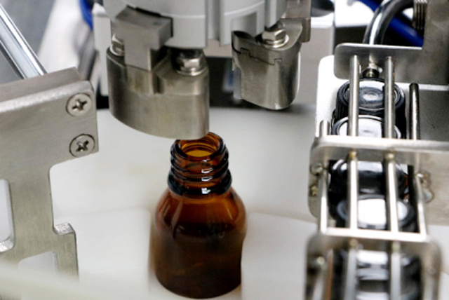 macchina riempitrice bottiglie olio tabletop.jpg