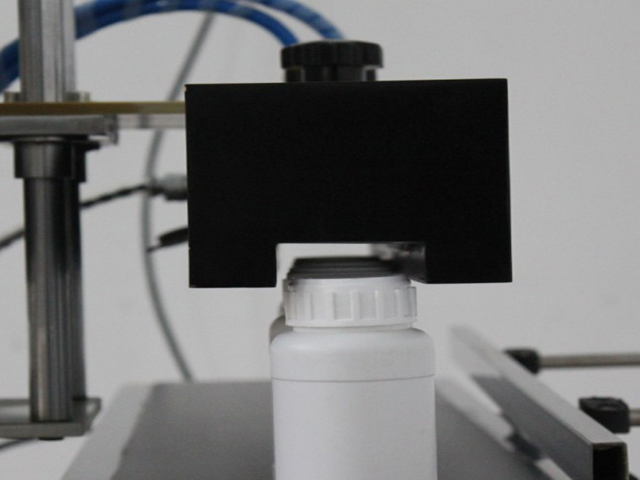 macchina sigillatrice a induzione tipo tunnel.jpg