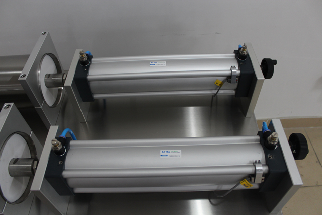 macchinario di riempimento pneumatico.jpg