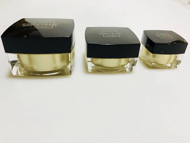 barattoli neri quadrati per tappatura sigillante